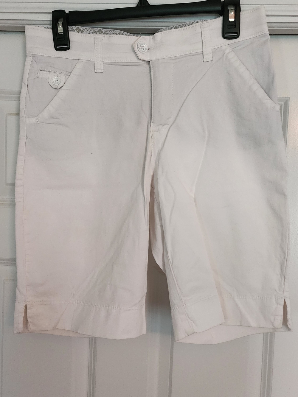 Lee White Bermuda Shorts with Front Pockets